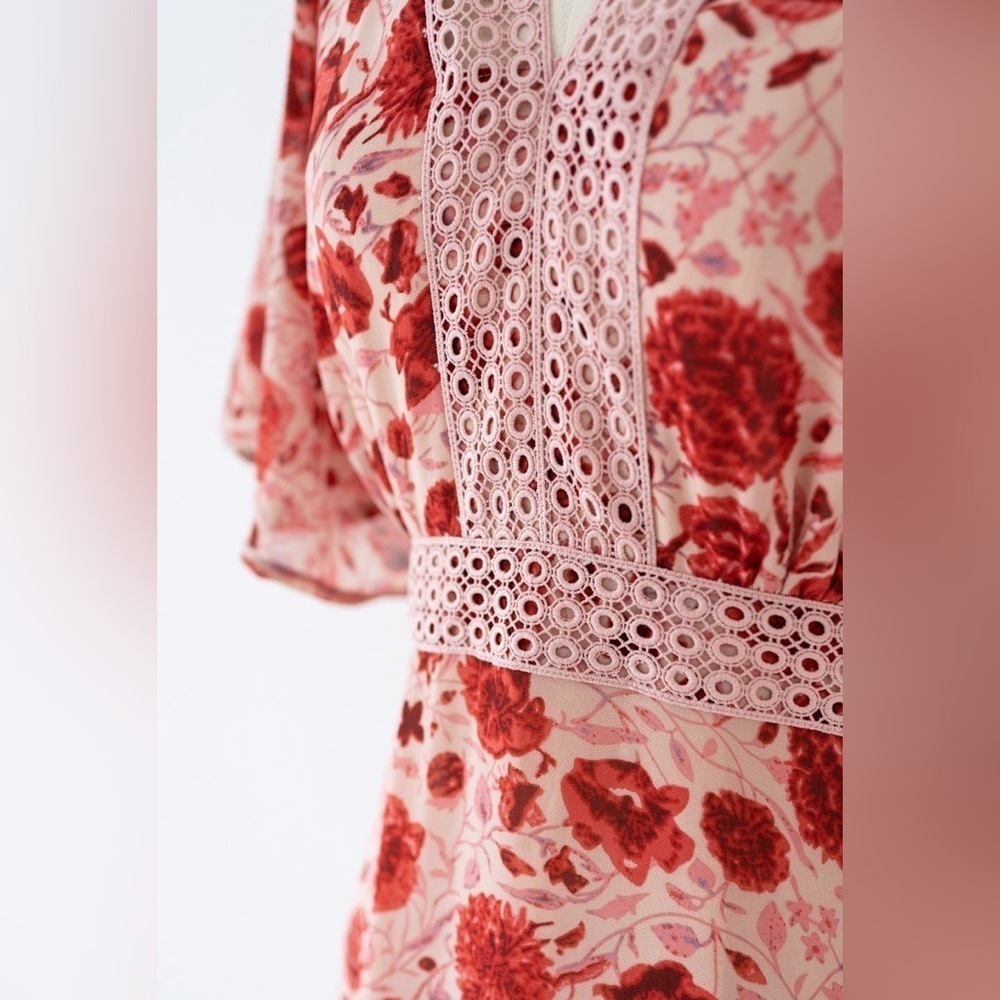 Small cottagecore boho tier ROTES GEHÄKELTES CHIFFON-KLEID MIT BLUMENMUSTER - Picture 4 of 11